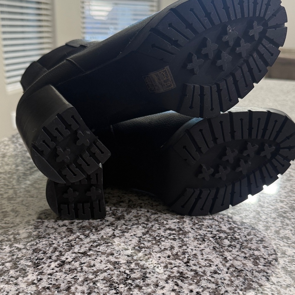 Tory Burch Black Platform Chelsea Boots - Picture 5 of 7